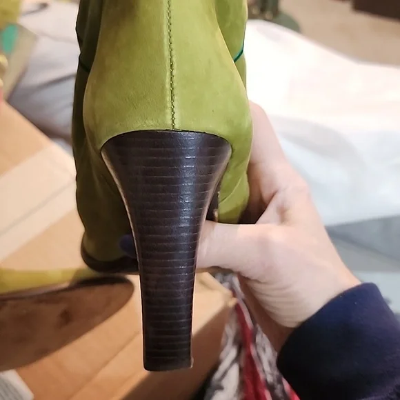 Vince Camuto - Picture 5 of 6